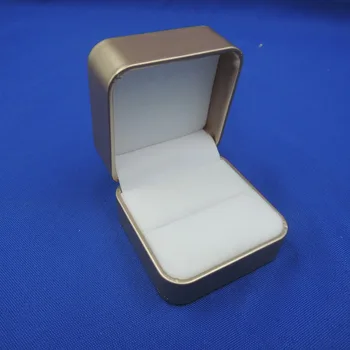 Висококачествена Квадратна кутия от изкуствена кожа в бежов цвят за пръстени, бижута, подаръци кутии, опаковки